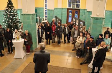 Begrüßung zur Eröffnung der Fotoausstellung im Rathausfoyer.