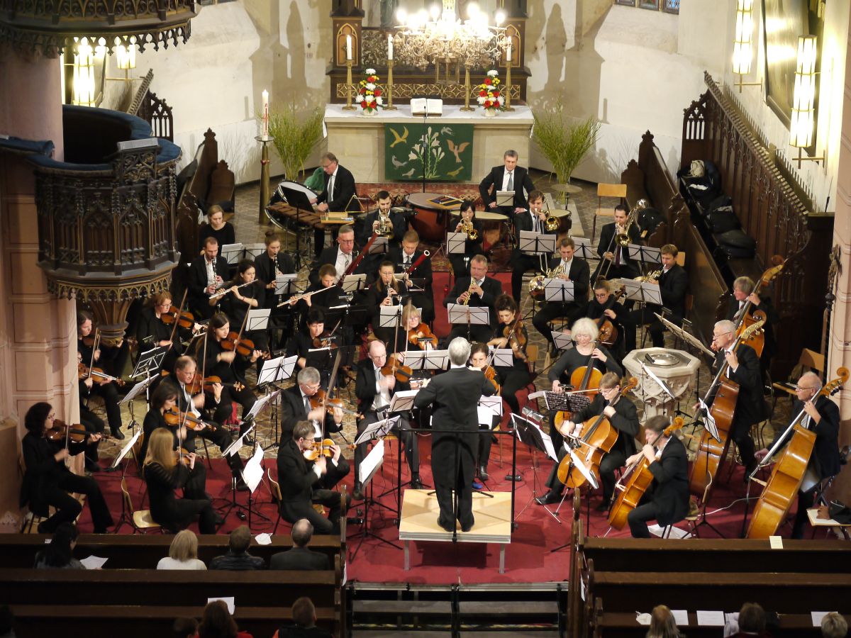 Orchseter in einer Kirche