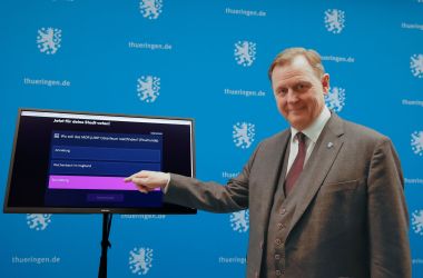 Thüringens Ministerpräsident Bodo Ramelow stimmt für Sonneberg ab.