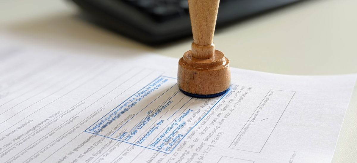 Ein Stempel auf einem Dokument.