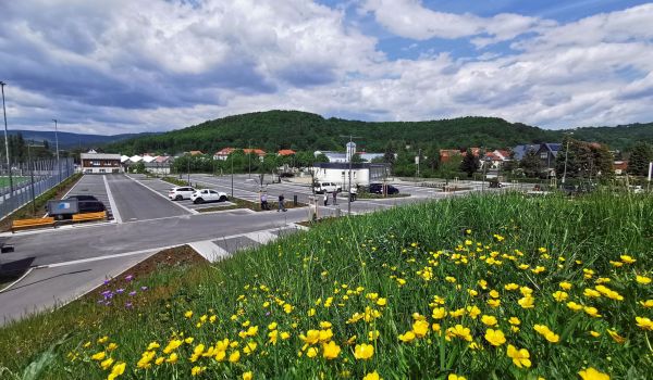 Der neue Parkplatz am Sportstadion Sonneberg wurde Mitte Mai offiziell freigegeben. Foto: C. Heinkel