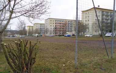Ein Bolzplatz im Wolkenrasen.