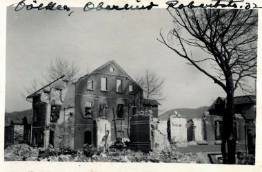 Ein zerbombtes Haus in der Robertstr. 32, Foto: Stadtarchiv