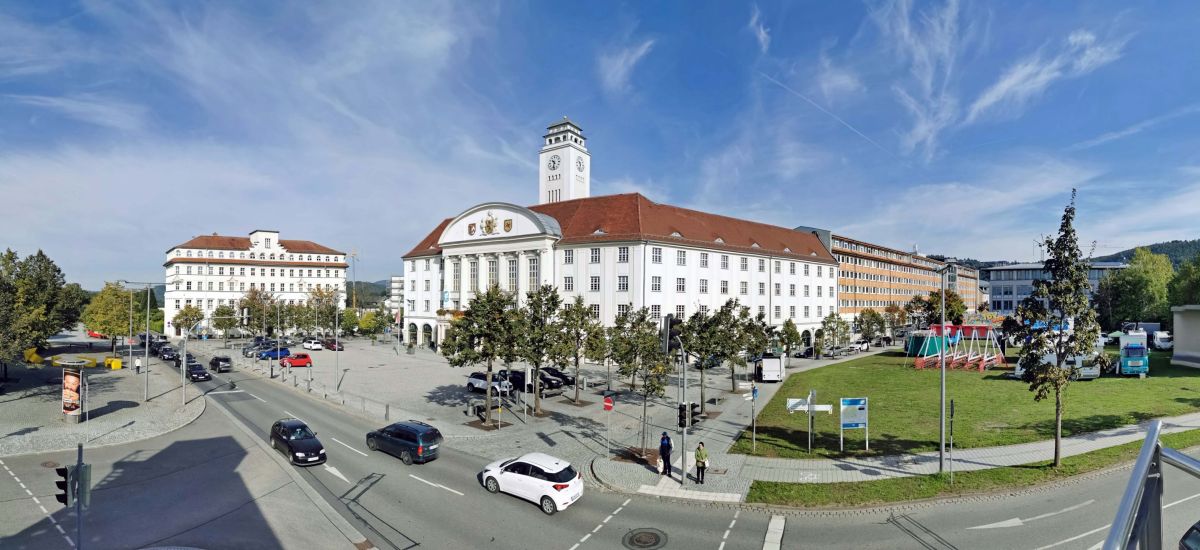 Aufnahme mit Blick auf das Rathaus, das Woolworth-Gelände und das AOK-Gebäude.