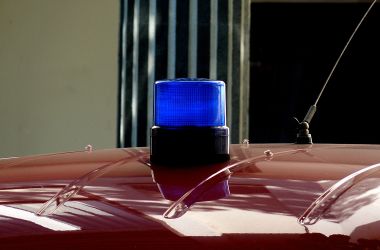 Ein Blaulicht auf einem Fahrzeug.