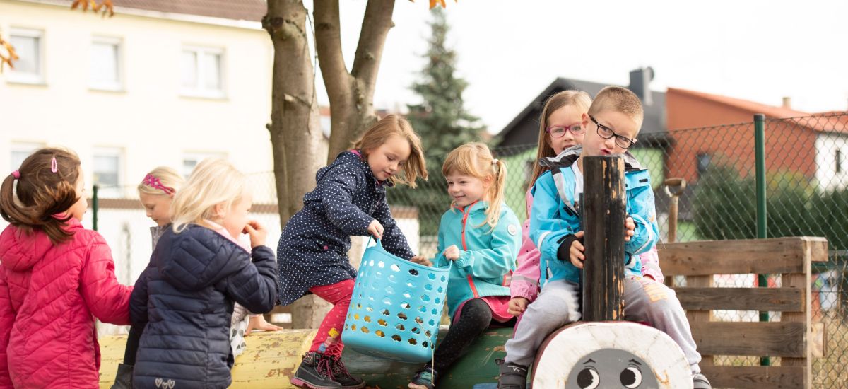 Kindergarten Bienenschwarm in Bettelhecken.