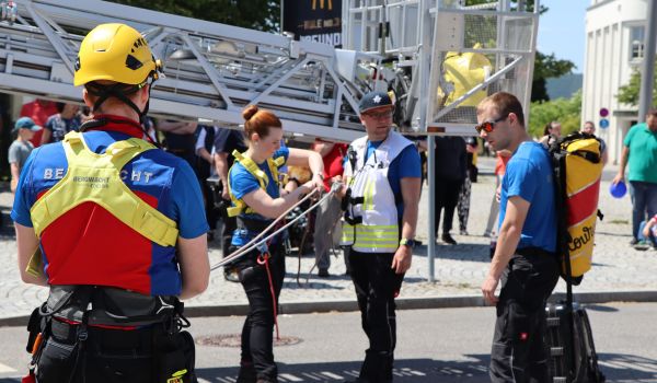 Menschen in technischer Ausrüstung.