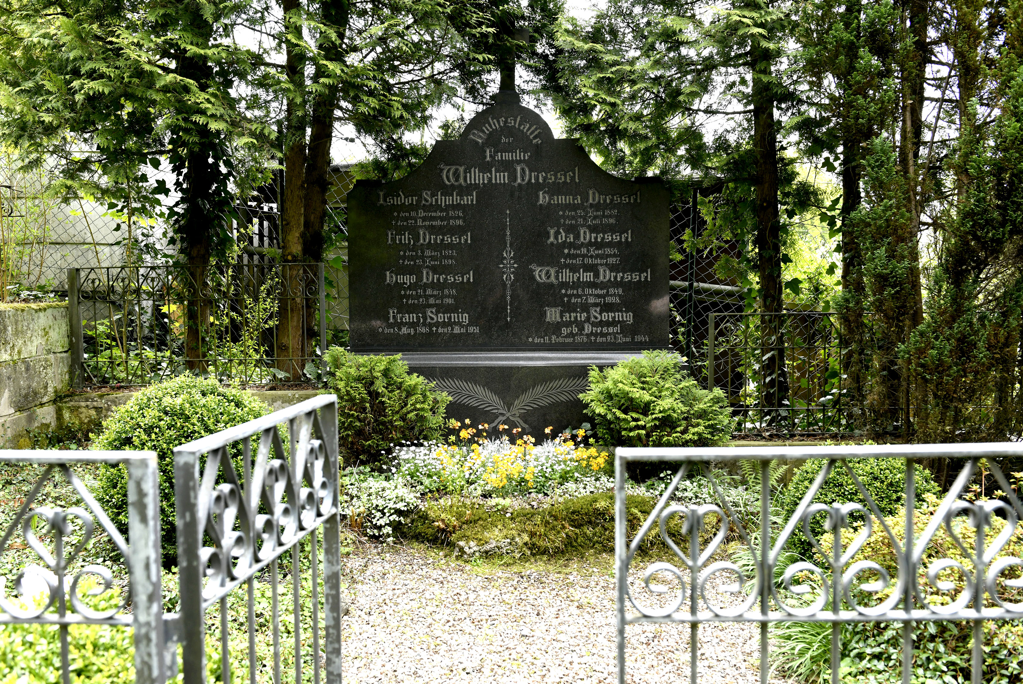 Historische Familiengrabstätte auf dem Hauptfriedhof Sonneberg.